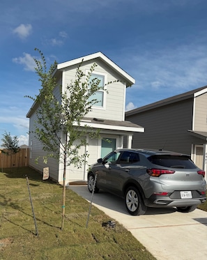 Exterior - Modern/Cozy 2BR/2BA Retreat Near San Antonio (Converse)