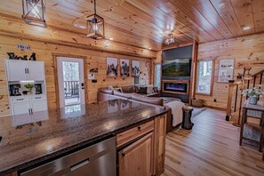 House, Multiple Beds (Z - Highland Haven) | Living area - Z - Highland Haven (Sevierville)