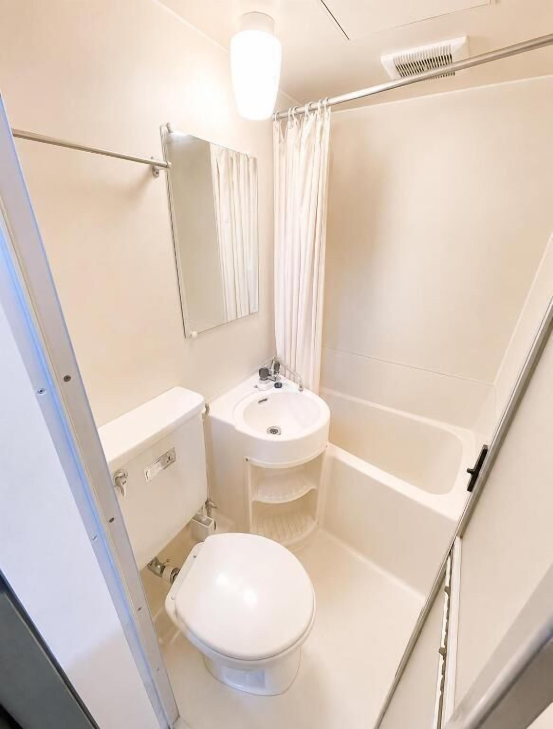Standard Apartment, City View (801) | Bathroom