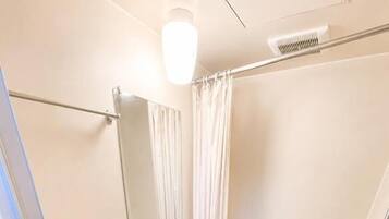 Standard Apartment, City View (801) | Bathroom