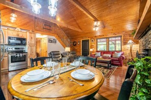 Interior - Lasting Memories (Sevierville)