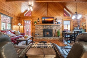 Living area - Lasting Memories (Sevierville)