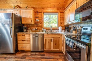 House, Multiple Beds (Lasting Memories) | Private kitchen - Lasting Memories (Sevierville)