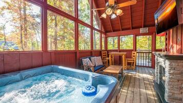 Indoor spa tub