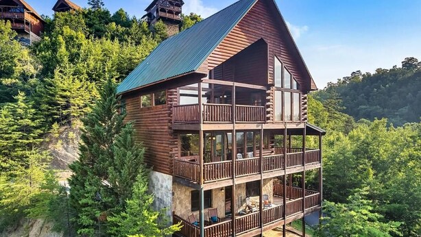 A log cabin with a balcony and a tower. - Windows to Heaven (Sevierville)