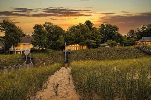 The Beach Bungalow | Coastal Vibe | Private Beach!