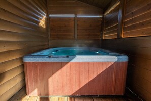 Bồn tắm spa trong nhà