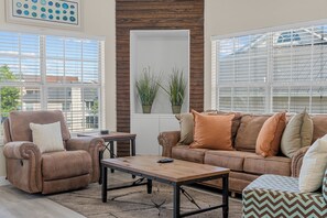 TV - 3BR Branson retreat with pool, balcony, WiFi, and full kitchen. (Branson)