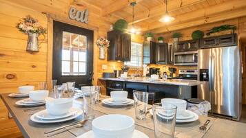 Casa, varias camas (Cabin In The Mountains) | Cocina privada