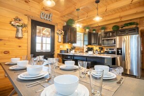 Private kitchen - Cabin In The Mountains (Sevierville)