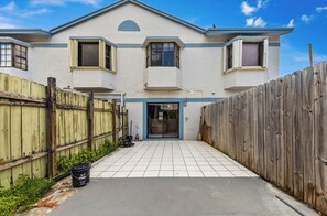 Exterior - Miami 3BR • Step-Free Entry • 2 Parking Spots (Miami)