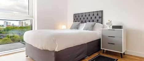 Ferros/tábuas de passar roupa, Wi-Fi, roupa de cama