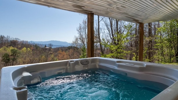 Nhà, nhiều giường (Laurel Mountain Lodge) | Bồn tắm spa ngoài trời