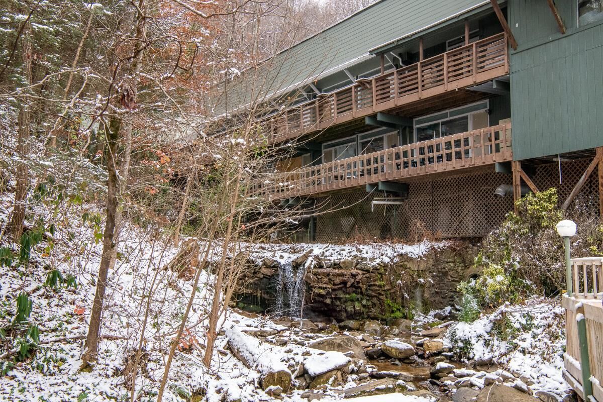 Condo, Multiple Beds (Hiker's Hideaway) | Property grounds