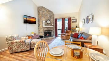 Condo, Multiple Beds (Hiker's Hideaway) | Living area
