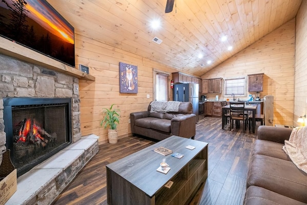 House, Multiple Beds (Fox Haven) | Living area - Fox Haven (Pigeon Forge)