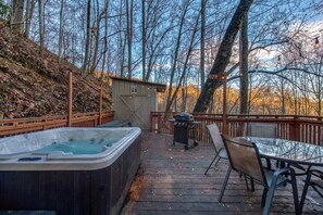 House, Multiple Beds (Golden Pines Retreat) | Outdoor dining - Golden Pines Retreat (Gatlinburg)