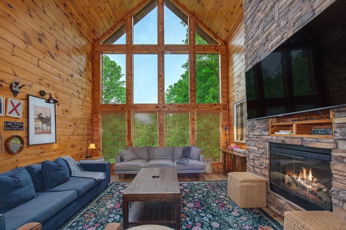 Casa, varias camas (Grizzly Grotto) | Área de sala de estar