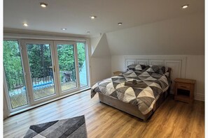 Room - Airdrie House near M8 for Glasgow & Edinburgh (Airdrie)