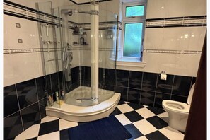 Bathroom - Airdrie House near M8 for Glasgow & Edinburgh (Airdrie)