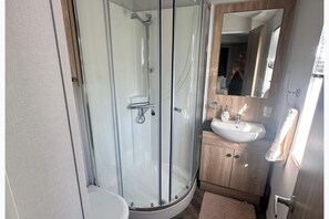 Douche, serviettes fournies