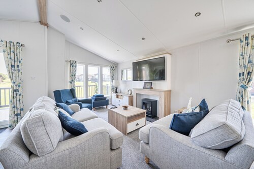 Atlantic Breeze Luxury Lodge sleep 6
