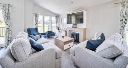 Atlantic Breeze Luxury Lodge sleep 6