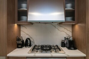 Private kitchen - Luxurious Soho Apartment~ 3 Bedroom 2 Bathroom (New York)