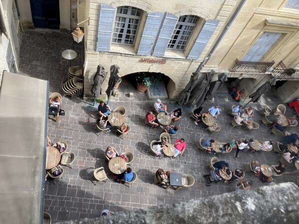 Outdoor dining - Penthouse With Rooftop Terrace in Uzès (Uzès)