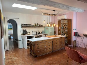 Private kitchen - Penthouse With Rooftop Terrace in Uzès (Uzès)