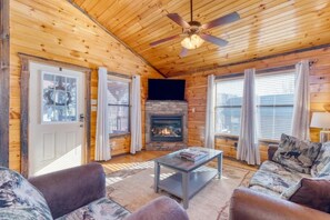 House, Multiple Beds (Bear Cove) | Living area - Bear Cove (Pigeon Forge)