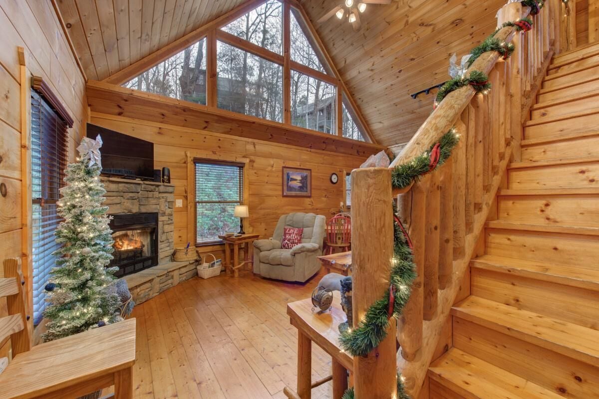 House, Multiple Beds (Sleeping Bear Hideaway) | Living area