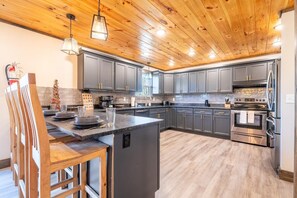 House, Multiple Beds (Ain’t Life Grand) | Private kitchen - Aint Life Grand (Sevierville)