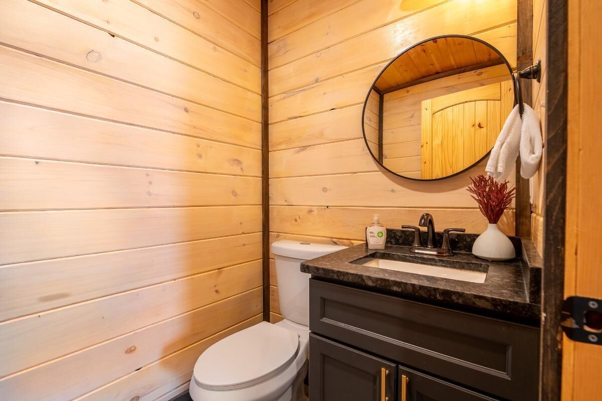 House, Multiple Beds (Ain’t Life Grand) | Bathroom