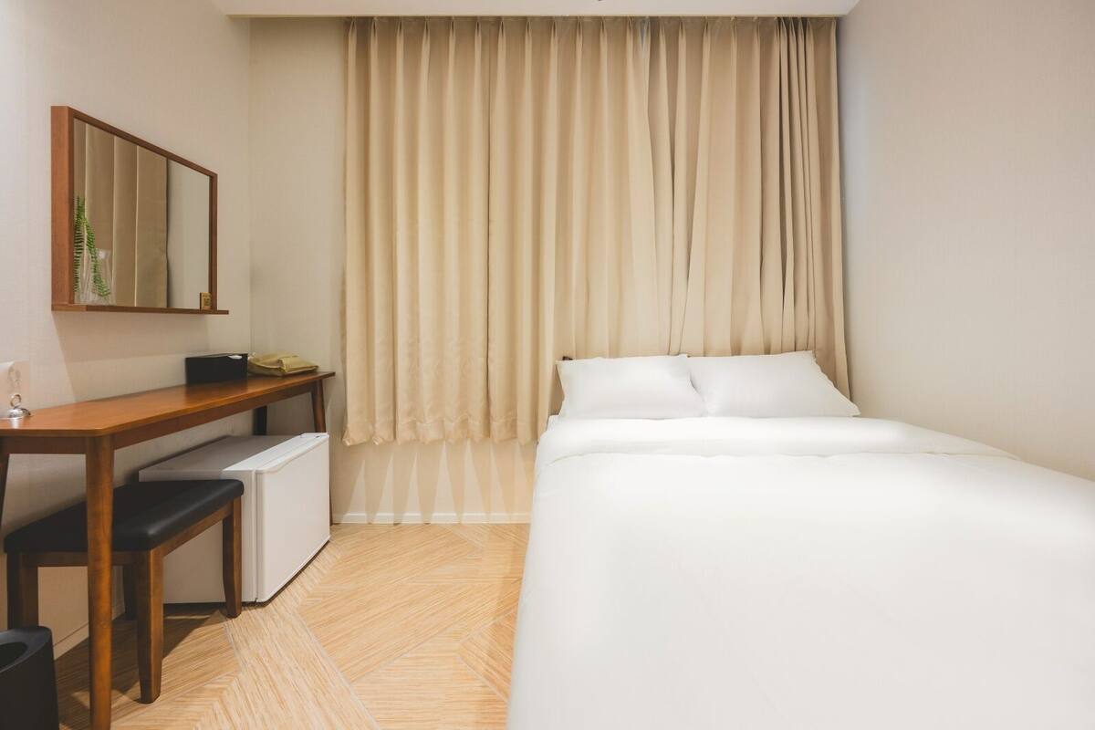 Quiet Double Room | Wi-Fi de cortesia