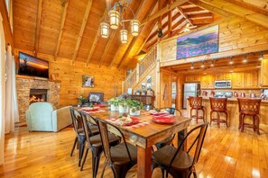 House, Multiple Beds (Owl Be Back) | Dining - Owl Be Back (Pigeon Forge)
