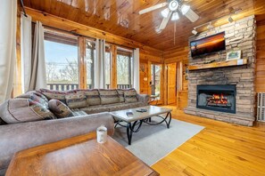 House, Multiple Beds (Elk Lodge) | Living area - Elk Lodge (Sevierville)