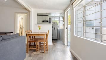 Apartment, 2 Bedrooms, Air conditioning | Dining