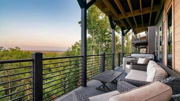 Hus - flera sängar (Spa Mountain Retreat) | Terrass/Patio