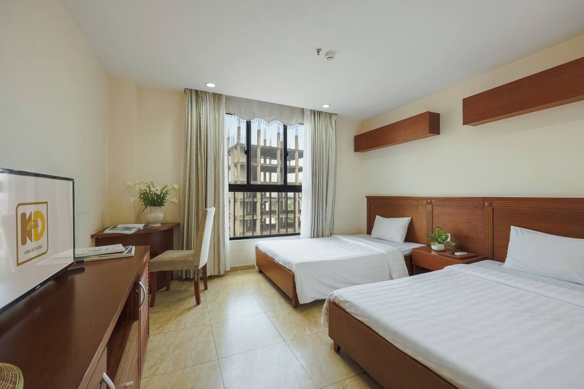 Habitación básica con 1 cama matrimonial o 2 individuales, vista a la ciudad | Wifi gratis 