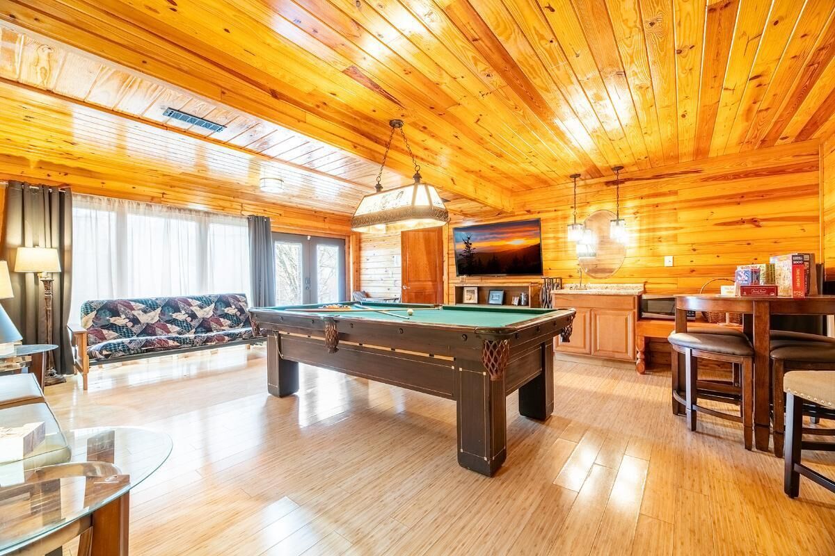 House, Multiple Beds (Pennies From Heaven) | Game room