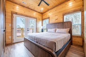 Room - The Playhouse (Sevierville)
