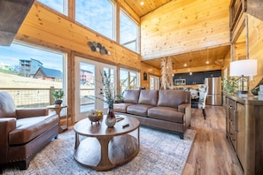 House, Multiple Beds (Take It Easy) | Living area - Take It Easy (Sevierville)