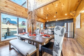 House, Multiple Beds (Take It Easy) | Dining - Take It Easy (Sevierville)