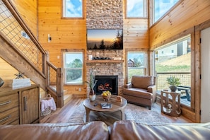 House, Multiple Beds (Take It Easy) | Living area - Take It Easy (Sevierville)