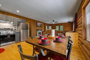 House, Multiple Beds (Call of the Wild) | Dining - Call of the Wild (Sevierville)