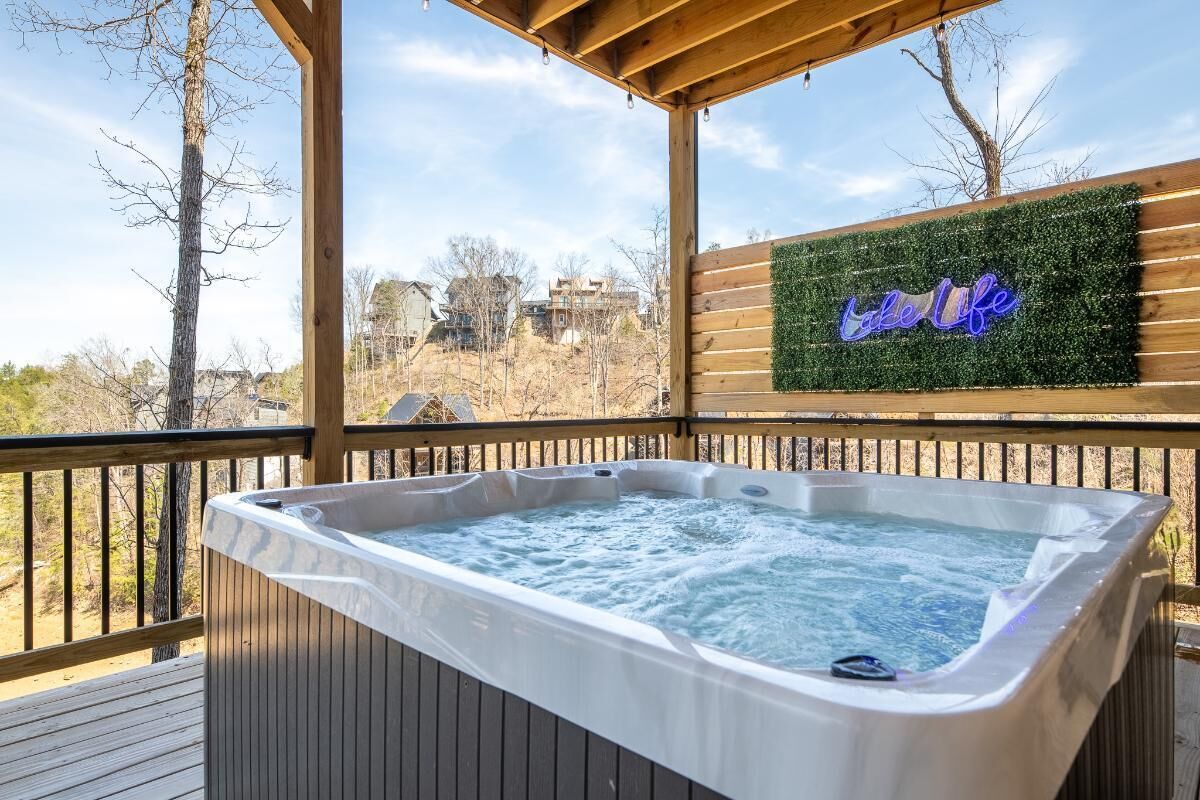 House, Multiple Beds (Bearfoot Cove) | Outdoor spa tub