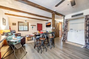 House, 1 Queen Bed (Hidden Retreat) | Interior - Hidden Retreat (Gatlinburg)