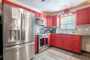 House, 1 Queen Bed (Hidden Retreat) | Private kitchen - Hidden Retreat (Gatlinburg)