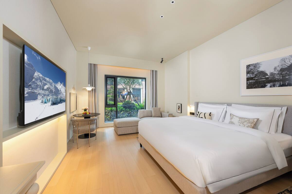 In-room safe, blackout drapes, soundproofing, free WiFi
